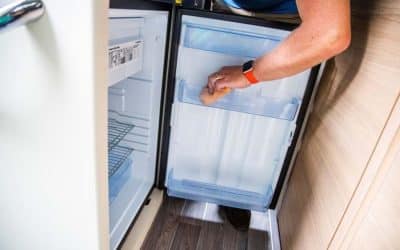 Hoe stel je de absorptie koelkast van je camper in bij warm weer ?