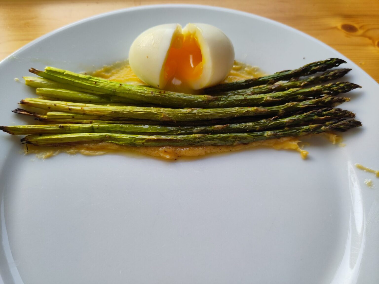 Miso, groene asperges, zacht gekookt ei