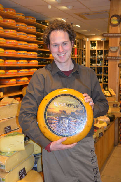 Rene Wagenaar winkelmedewerker de Kaasspeciaalzaak Ed Boele