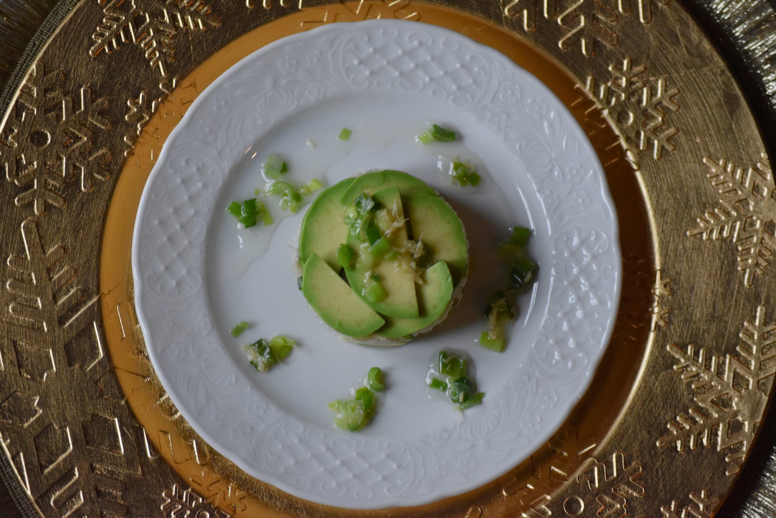 avocado met krab en gember salsa