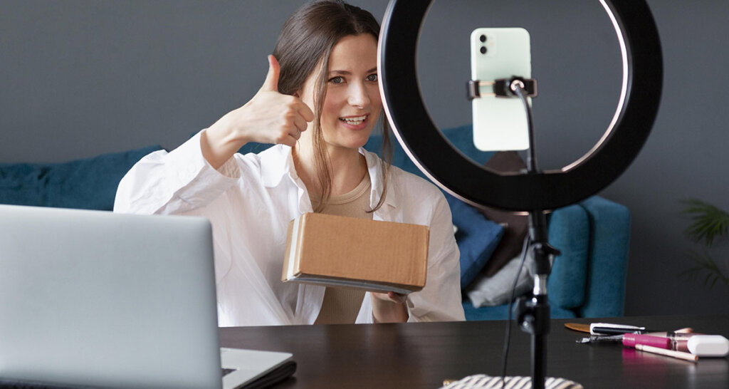TikTok Shop Nederland is live. Ontdek 5 belangrijke aandachtspunten om succesvol te verkopen via TikTok Shop.